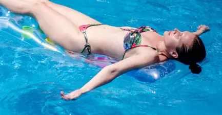 luftmatratzen-poolplatz-006